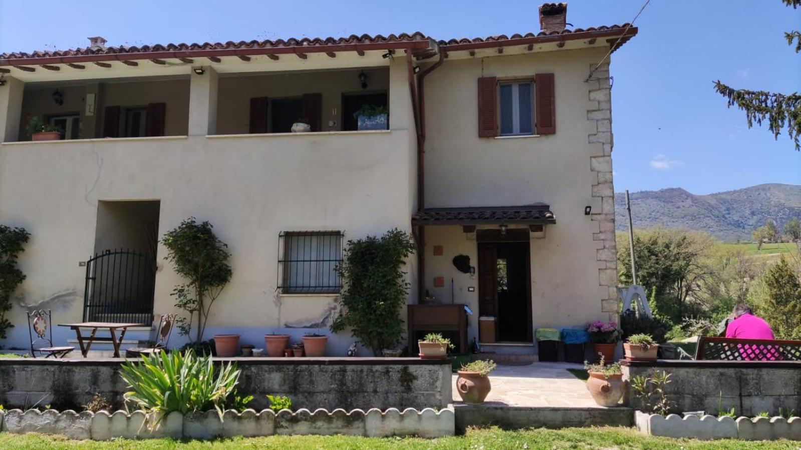 La Casa Di Elena Hotell Camerino Exteriör bild